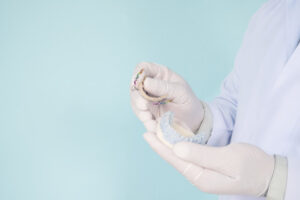 dentist-explains-about-how-use-retainer